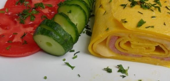 Рулет из яиц с начинкой