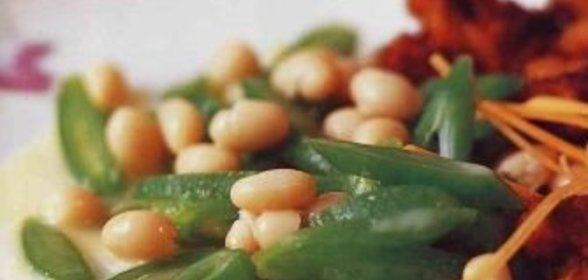 Фасоль с мясными котлетами