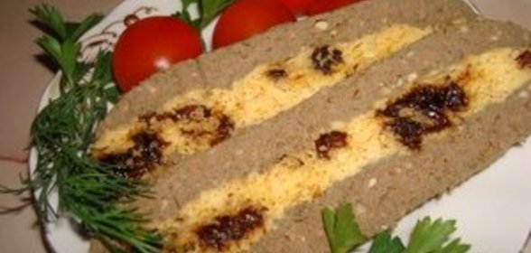 Печеночный паштет с сыром, орехами и пьяным черносливом