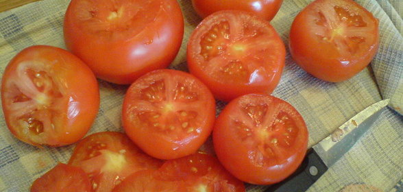 Помидорки с чесноком