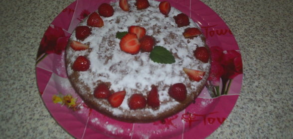 Кекс с какао и изюмом