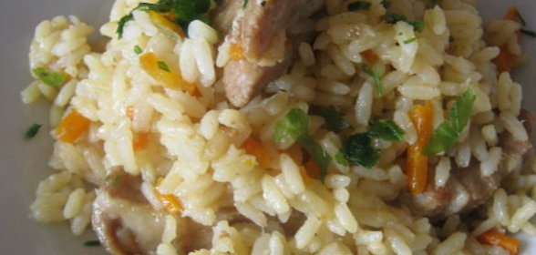 Пицца с овощами и копченым салом