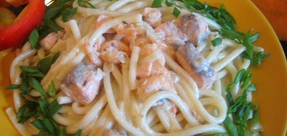 Паста с семгой и креветками