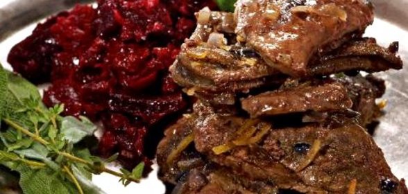 Говяжья печенка с красным луком