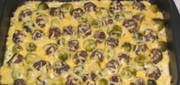 ЗАПЕКАНКА С БРЮССЕЛЬСКОЙ КАПУСТОЙ И ТЕФТЕЛЯМИ