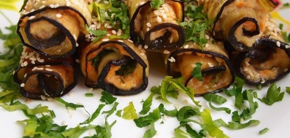 Баклажанные рулетики