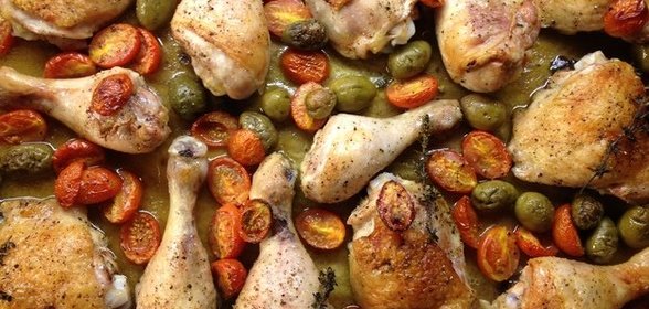 Запеченные куриные ножки с оливками и томатами