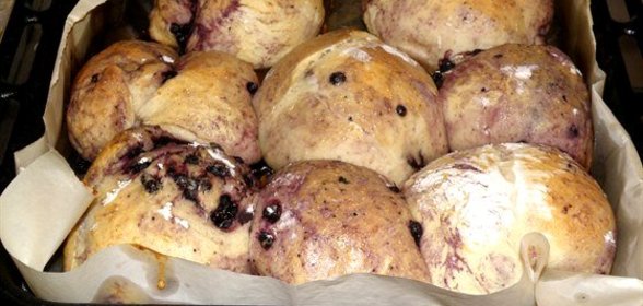 Булочки домашние с черникой