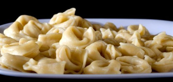 Тортеллини с курицей, сыром и мускатным орехом