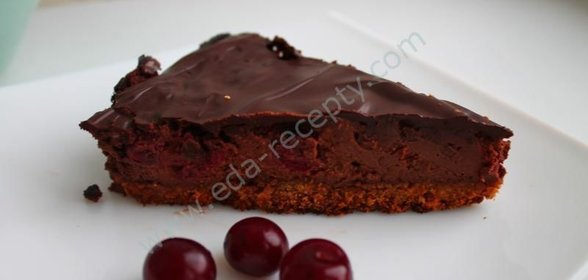 Шоколадный чизкейк с вишней