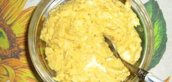 Молоко с творогом, отваром шалфея и медом