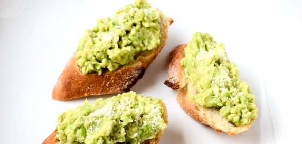 Брускетта с авокадо