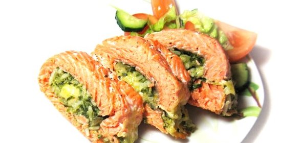 Фаршированный рулет из семги с рисом и шпинатом