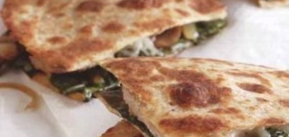 Рулет из камбалы (сол) с начинкой из шпината и сыра