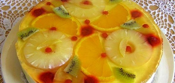 Творожный торт с желе и фруктами