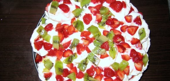 Зефирный торт с киви и клубникой