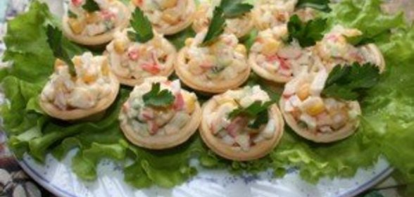 Тарталетки с крабовыми палочками
