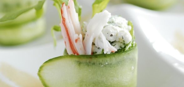 Огуречные рулеты с крабовыми палочками