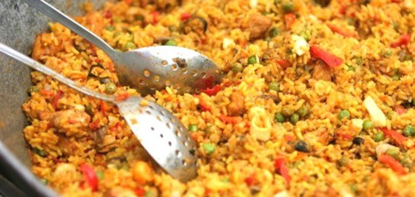 Рис со свининой и зеленым горошком