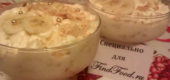 Банановый десерт с мороженым и печеньем