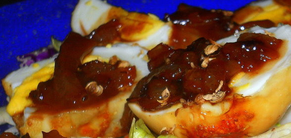 яйца во фритюре с соусом