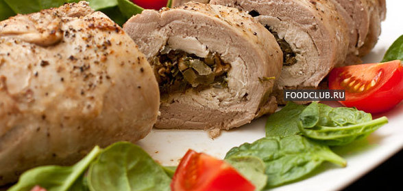 Рулет из свинины с курицей и грибами
