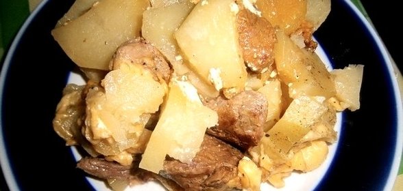 Картошка со свининой и сыром в мультиварке