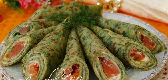 Шпинатные блинчики с красной рыбой и икрой