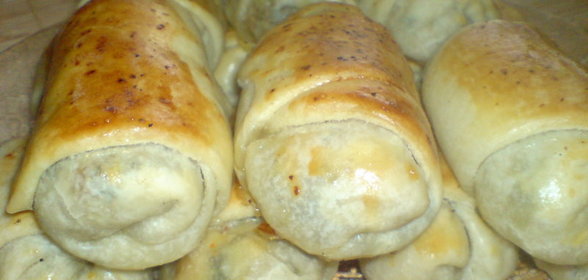 Пирожки слоистые с куриным мясом,пореем и вялеными томатами