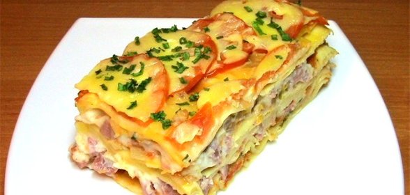 Лазанья с помидорами, сыром и ветчиной