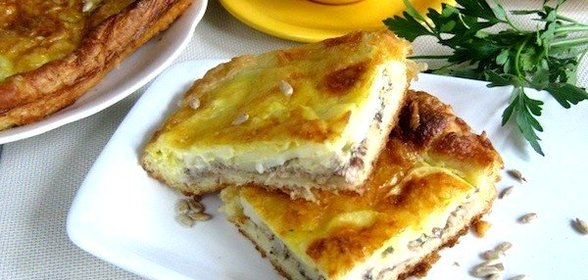 Открытый пирог с сайрой и картофелем