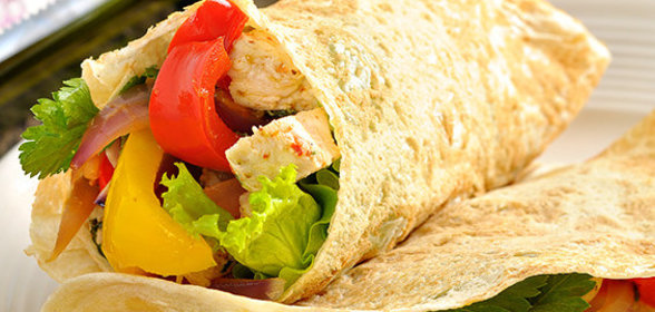 Мексиканский фахитос с курицей-гриль и овощами