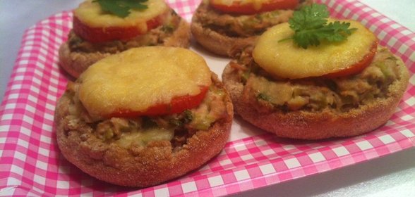 Горячие бутерброды с тунцом и сельдереем