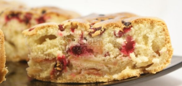 Яблочный пирог с брусникой