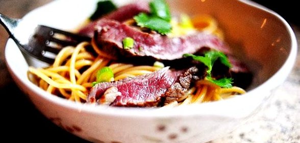 Говядина с лапшой по-азиатски