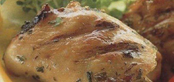 Жареные куриные бедрышки с мятным соусом