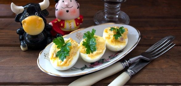 Яйца, фаршированные сельдью