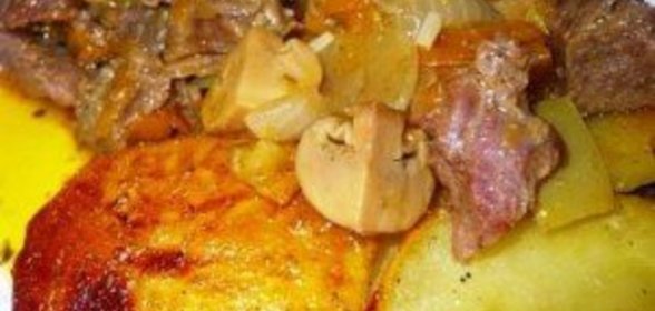 Картофель с грибами и мясом