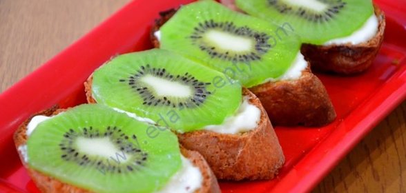 Бутерброд с киви и чесноком