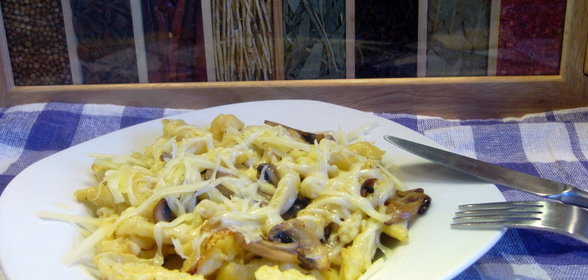 Шпетцле (Spätzle) с шампиньонами и сыром