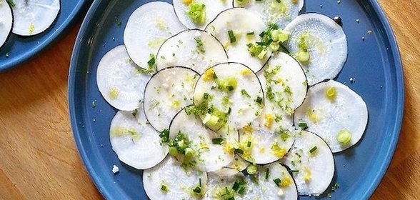 Карпаччо из черной редьки