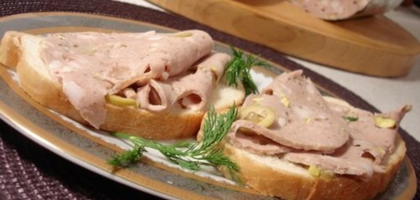 Домашняя мортаделла с оливками