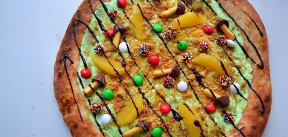 Яичница-глазунья с помидорами и чесноком