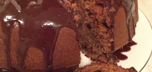 Шоколадный кекс с орехами и изюмом