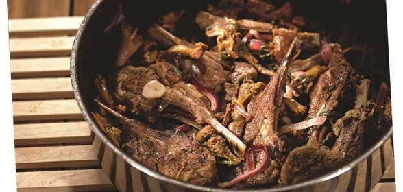 Бараньи ребрышки с маринованными лисичками