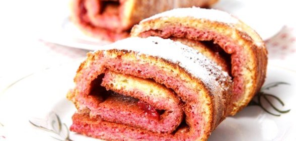 Сладкий рулет с джемом