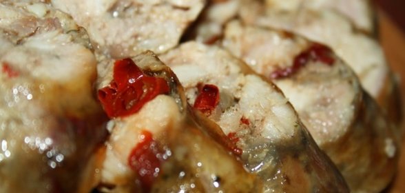 Домашняя колбаса с паприкой и сыром