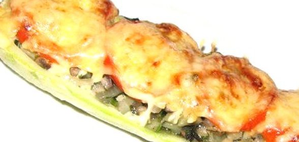 Кабачок, фаршированный диким рисом и орегано