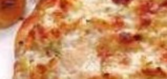 Салат с гренками и сыром