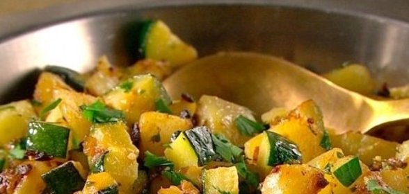 Картофель с кабачками в мультиварке